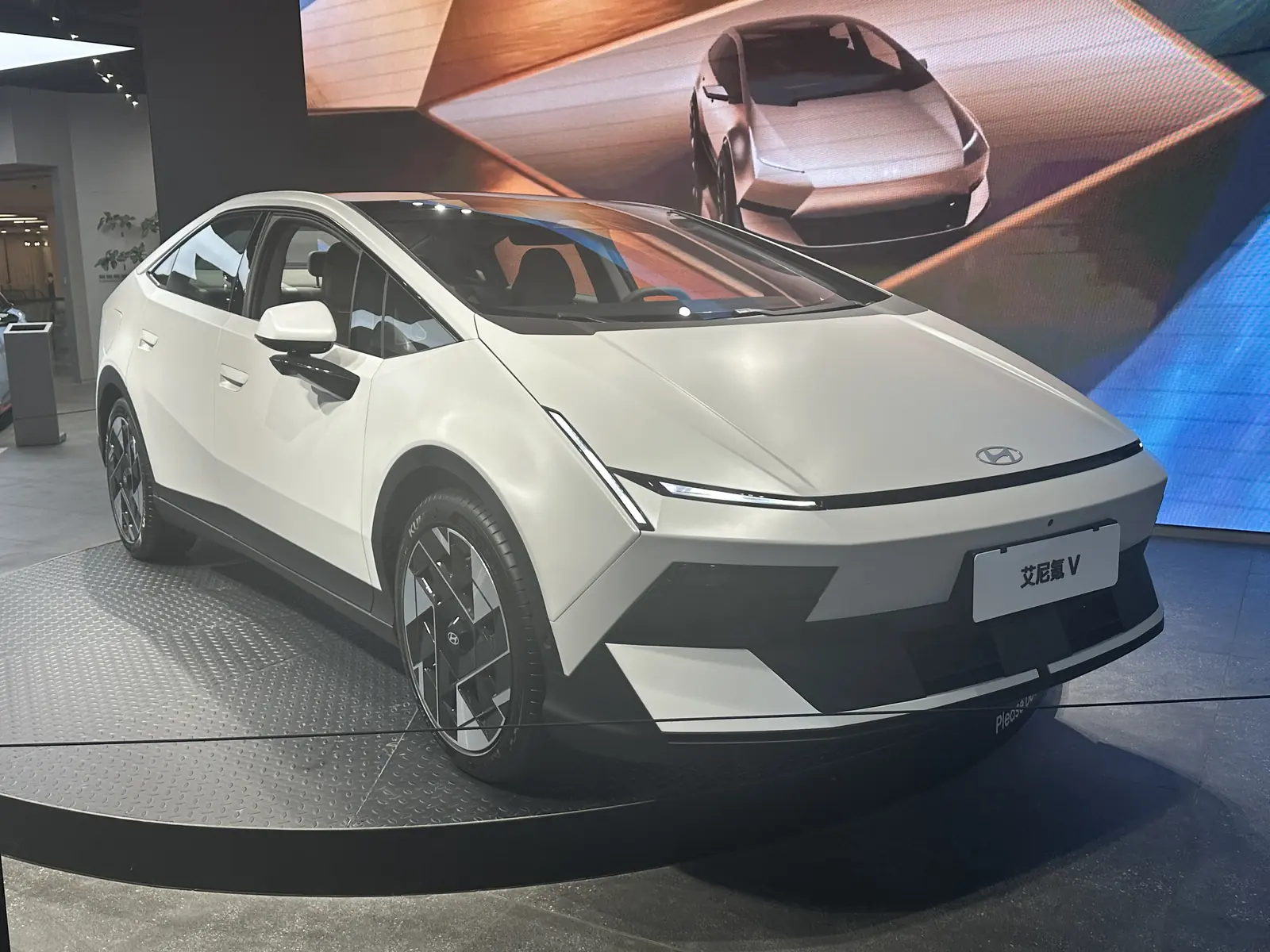 Hyundai Ioniq V
