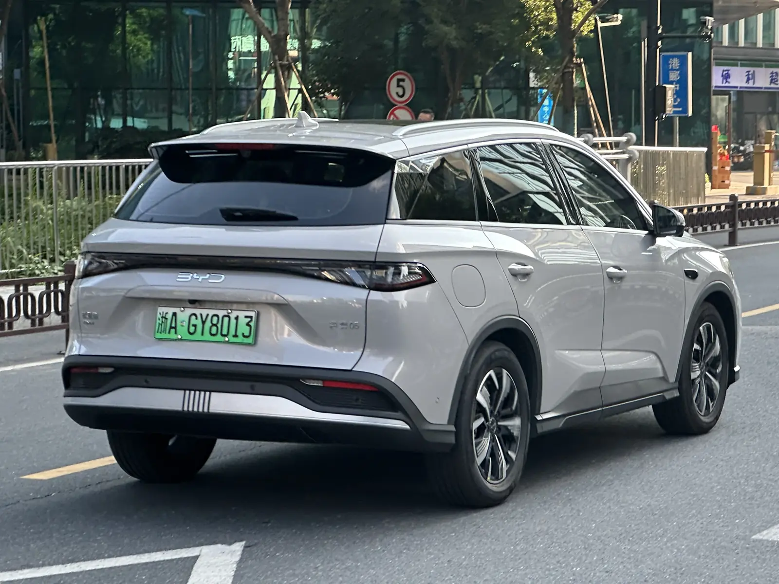BYD Sealion 5